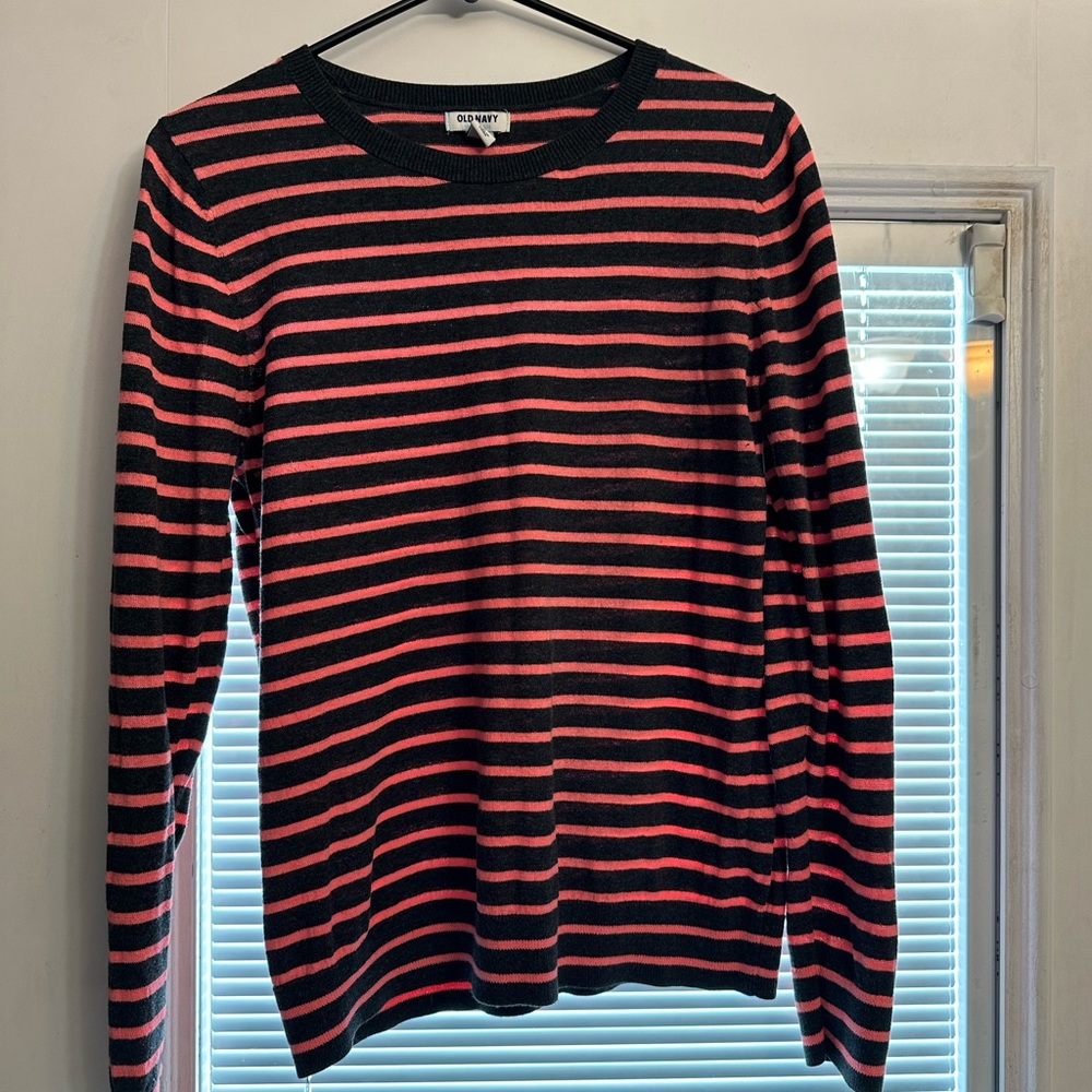 Old Navy sweater Size Medium